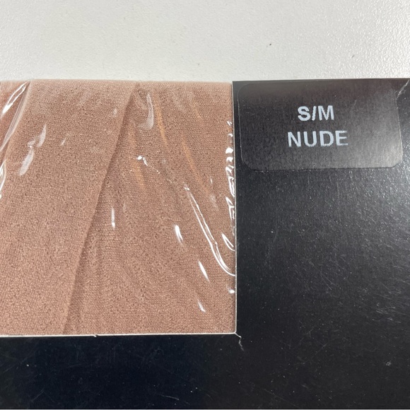 NWT Anna Sui control top Lycra sheer nude pantyhose Size S/M - Picture 3 of 4